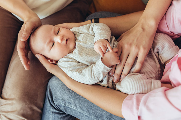 ทารกแพ้นมทำให้เกิดอาการแหวะนมหรือเปล่า