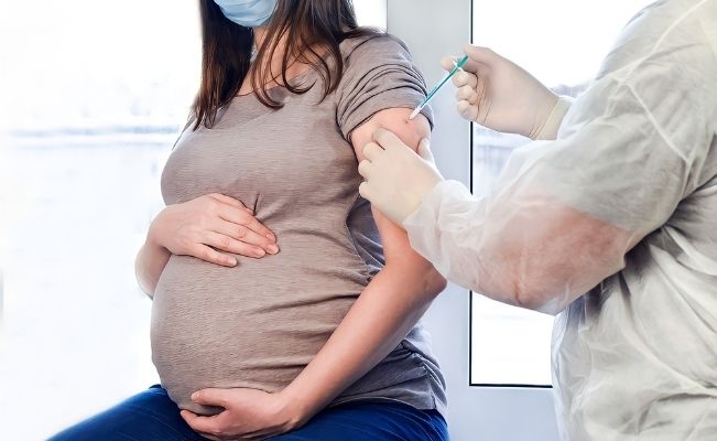 วัคซีนโควิด-19 ปลอดภัยสำหรับคุณแม่ตั้งครรภ์ และให้นมบุตรหรือไม่?