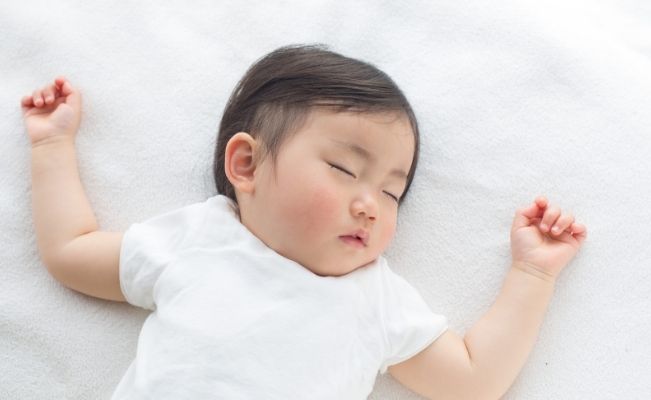 ให้ทารกนอนห้องแอร์ดีหรือไม่ ควรเปิดแอร์ให้ลูกกี่องศา?