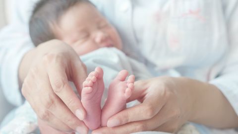การเลี้ยงทารกแรกเกิด 1 เดือน พ่อแม่มือใหม่รับมือยังไงดี