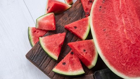 can-pregnant-woman-eat-watermelon