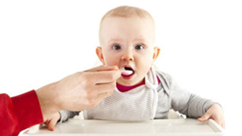 อาหารเด็กวัยแรกเกิดถึง 3 ขวบ ต้องเริ่มอย่างไร