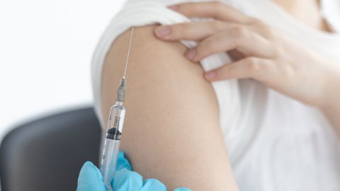 ให้นมลูกจะฉีดวัคซีนป้องกันโควิด-19 ได้ไหม?